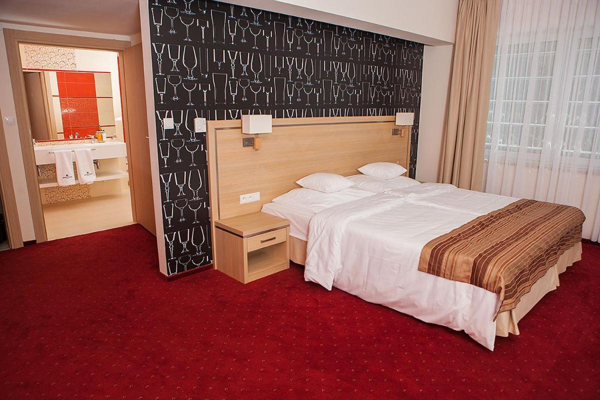 Grape Town Hotel - Park79 Zielona Gora  Exterior photo
